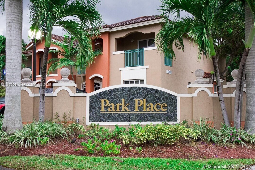 14311 SW 96th St in Miami, FL - Building Photo
