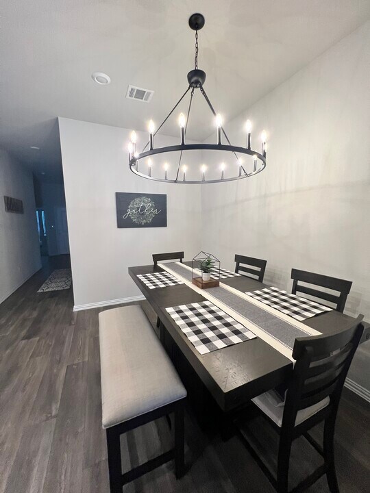 145 Rains in Kyle, TX - Building Photo