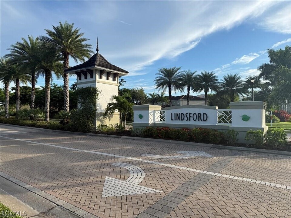 4105 Wilmont Place in Ft. Myers, FL - Building Photo