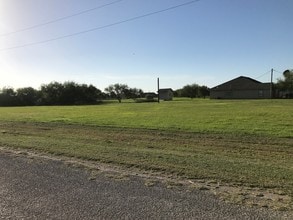 3061 County Road 81 in Robstown, TX - Foto de edificio - Building Photo