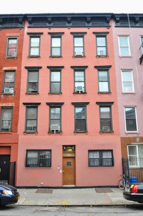 218 E 111th St in New York, NY - Building Photo