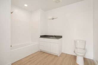 14629 W Erwin St in Van Nuys, CA - Foto de edificio - Building Photo