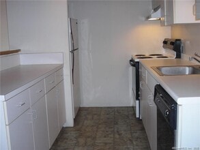 68 Thermos Ave in Norwich, CT - Building Photo - Building Photo