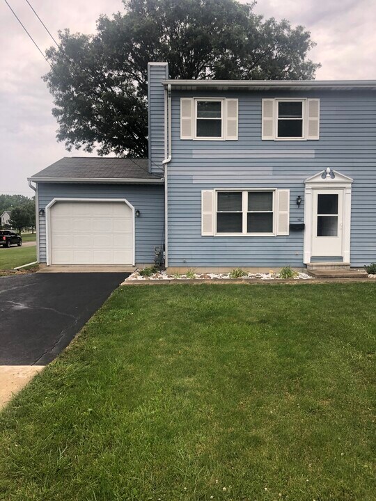 642 Arbor St, Unit 642 in Fostoria, OH - Building Photo