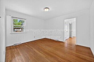 204 Cleopatra Ct in Hampton, VA - Building Photo - Building Photo