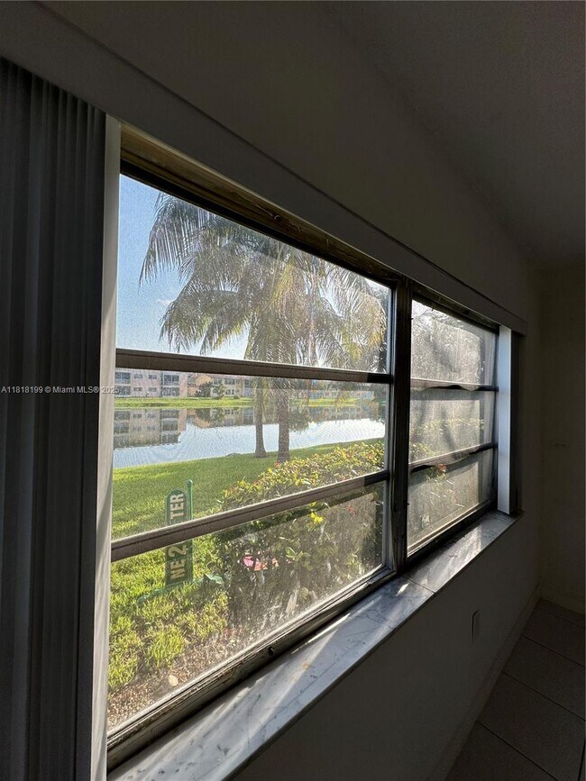 2825 NE 201st Terrace in Aventura, FL - Building Photo - Building Photo