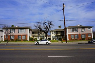 12309 Oxnard St in North Hollywood, CA - Building Photo - Building Photo