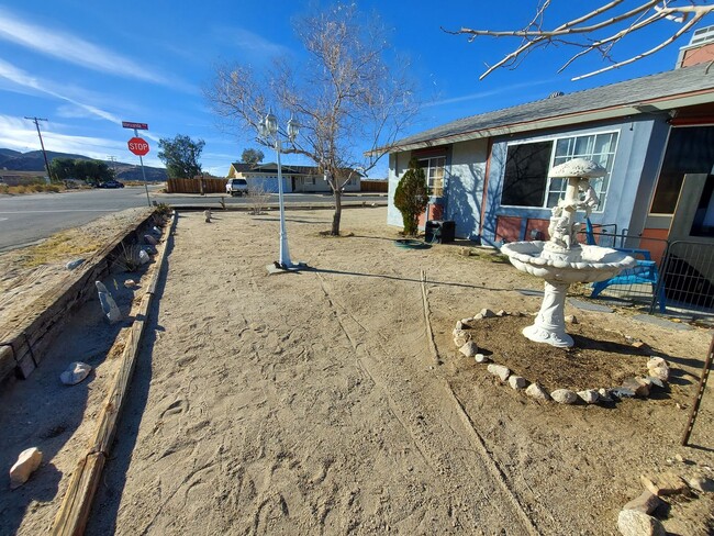 72162 Sullivan Rd in Twentynine Palms, CA - Building Photo - Building Photo