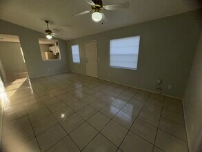 3152 Huron Ave, Unit B in Oldsmar, FL - Foto de edificio - Building Photo