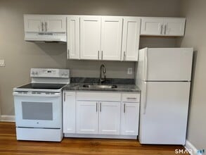 1 Divinity St in Bristol, CT - Building Photo - Building Photo