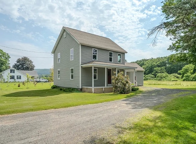 414 Russell St in Sunderland, MA - Building Photo - Building Photo