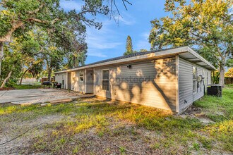 978 Soi Nana in Sarasota, FL - Foto de edificio - Building Photo