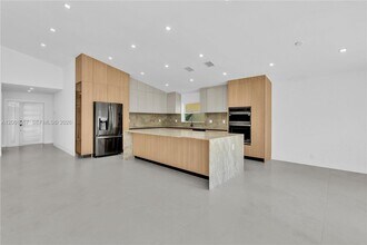 4967 SW 32nd Way in Fort Lauderdale, FL - Building Photo - Building Photo