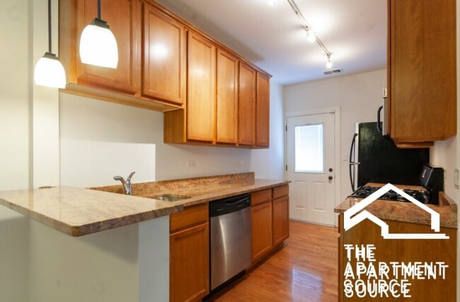 property at 3433 N Lakewood Ave