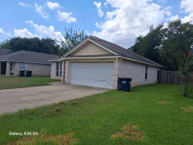 129 Richards St in College Station, TX - Foto de edificio - Building Photo