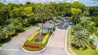 448 Gabriel Cir in Naples, FL - Building Photo