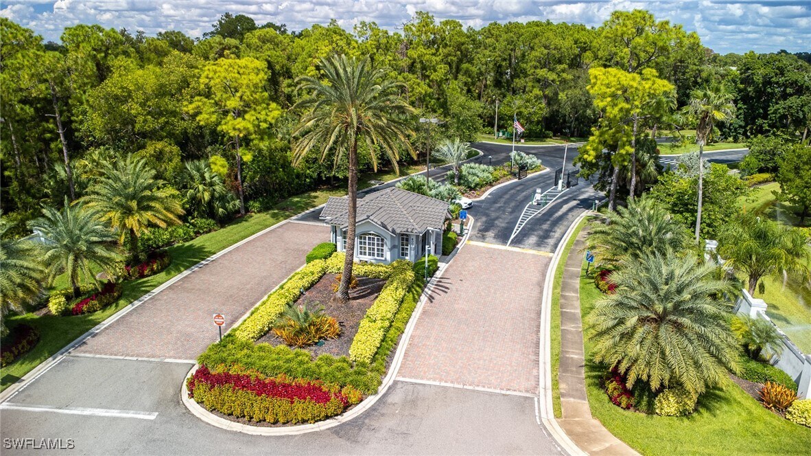 448 Gabriel Cir in Naples, FL - Building Photo