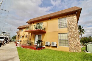 2290 NW N River Dr in Miami, FL - Building Photo