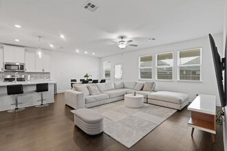 121 Gracie Wy in Hutto, TX - Building Photo - Building Photo