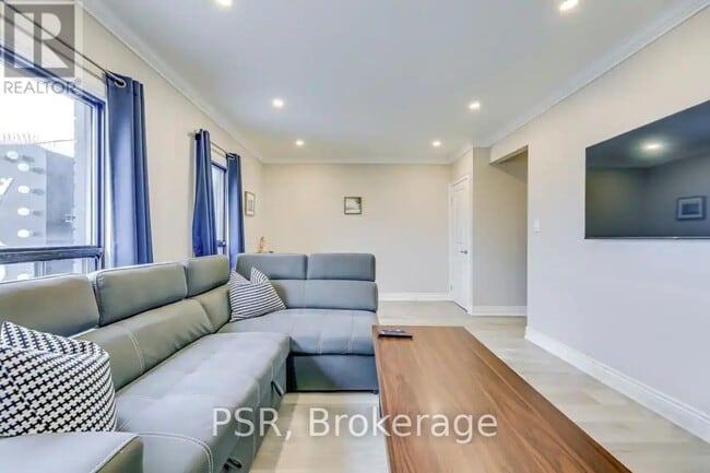 1051 Bloor St W in Toronto, ON - Building Photo - Building Photo