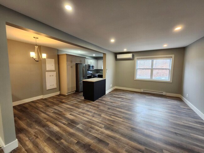 8 Mitchell St in Saint John, NB - Building Photo - Building Photo