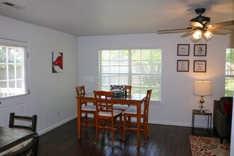 596 W Moan Pl in Fayetteville, AR - Building Photo - Building Photo
