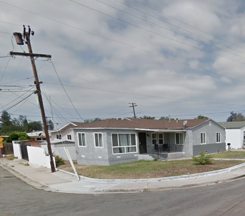 2544 Violet St in San Diego, CA - Building Photo