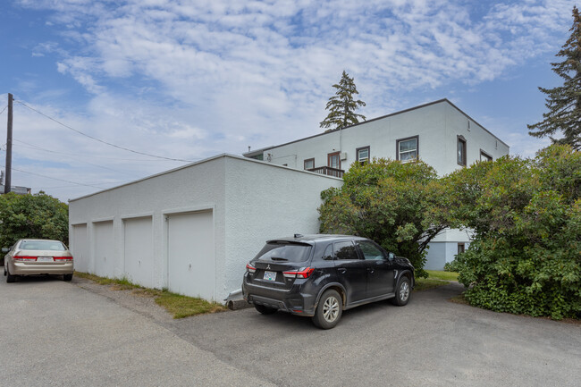 2521 17 Av SW in Calgary, AB - Building Photo - Building Photo