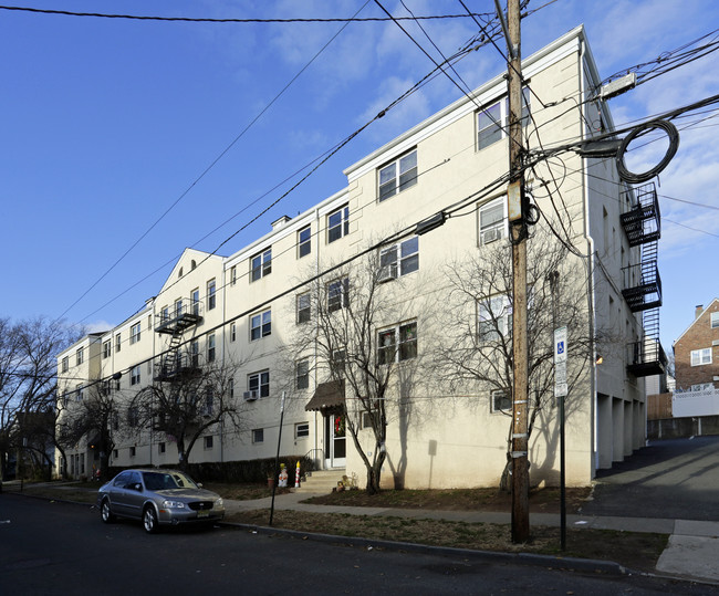 109 W 53rd St in Bayonne, NJ - Building Photo - Building Photo