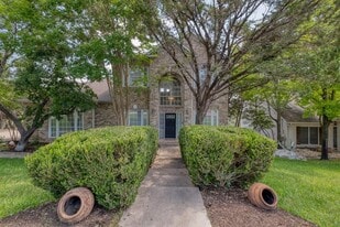 9215 Spicebrush Dr in Austin, TX - Building Photo
