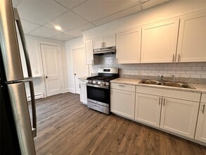 76 Vineyard Ave in Highland, NY - Building Photo - Building Photo
