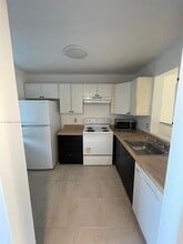 8610 N Sherman Cir in Miramar, FL - Building Photo - Building Photo