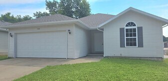 1066 S Missouri Ave in Springfield, MO - Building Photo