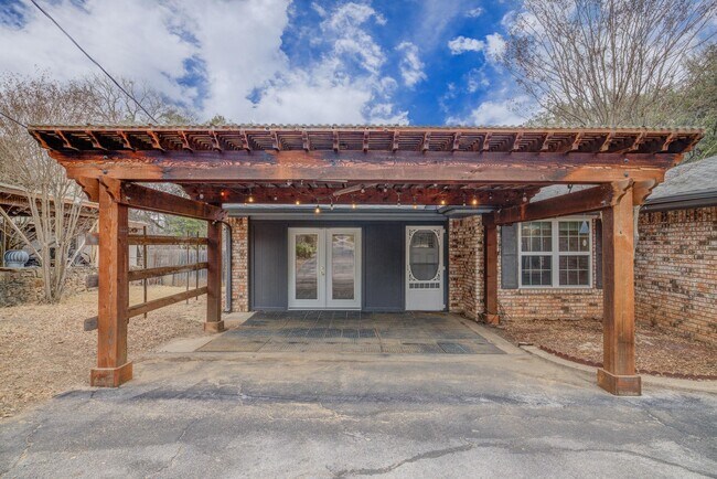 5303 Shady Oak Cir in Kingsland, TX - Foto de edificio - Building Photo