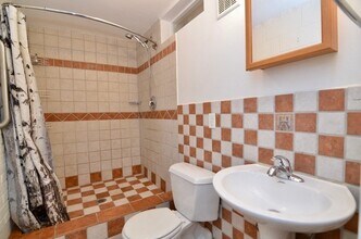 70 Clarendon St, Unit 1 in Boston, MA - Foto de edificio - Building Photo