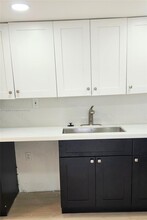 17890 W Dixie Hwy, Unit #318 in North Miami Beach, FL - Foto de edificio - Building Photo
