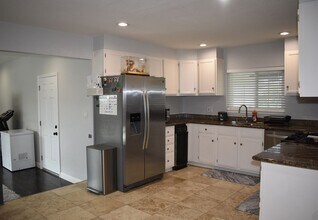 6924 Van Maren Ln in Citrus Heights, CA - Building Photo - Building Photo