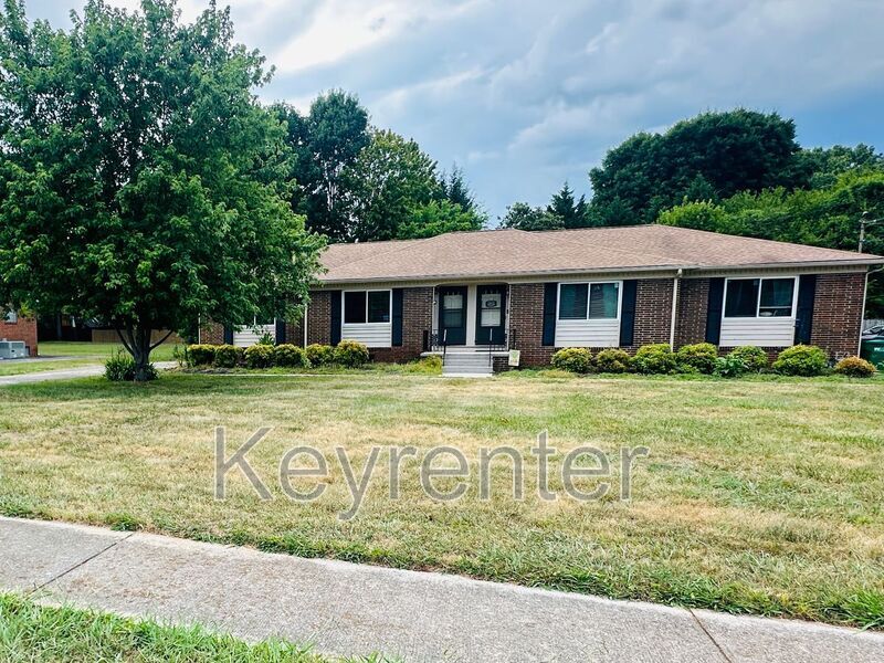 11629 S Williamsburg Dr in Knoxville, TN - Building Photo
