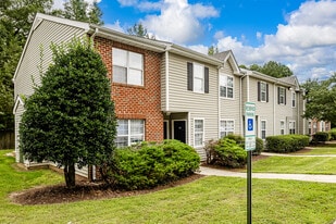 Terrace View Apartments in Colonial Heights, VA - Building Photo