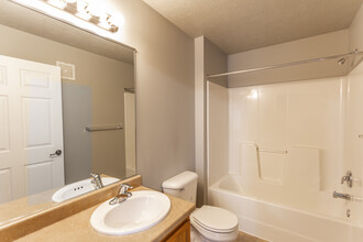 Washington Heights Apartments in Sioux Falls, SD - Building Photo - Building Photo