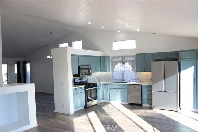 44762 Shadowcrest Dr in Lancaster, CA - Building Photo - Building Photo