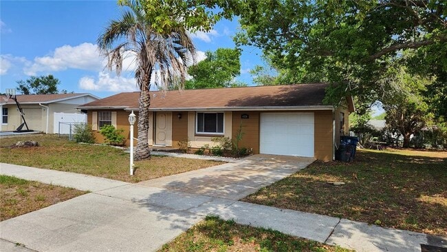 4518 Yorkshire Ave in Spring Hill, FL - Building Photo - Building Photo