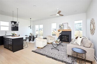 454 S 91st St in West Des Moines, IA - Building Photo - Building Photo