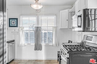 1352 Ocean Park Blvd in Santa Monica, CA - Building Photo - Building Photo