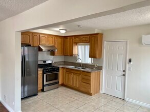 4553 Huntington Dr N in Los Angeles, CA - Building Photo - Building Photo