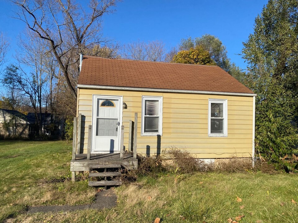 541 Carola St in Creve Coeur, IL - Foto de edificio