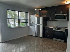 301 NE 23rd St in Wilton Manors, FL - Building Photo - Building Photo