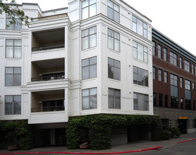 RiverPlace Condominiums in Portland, OR - Foto de edificio - Building Photo