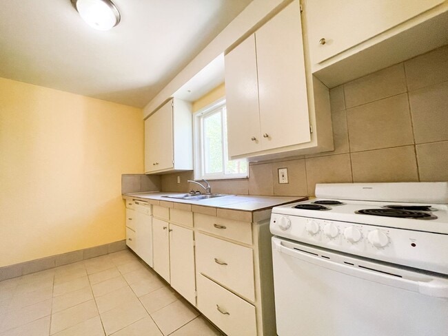 2121 N Kilpatrick St