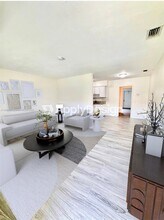 1821 N 17th Ct in Hollywood, FL - Foto de edificio - Building Photo